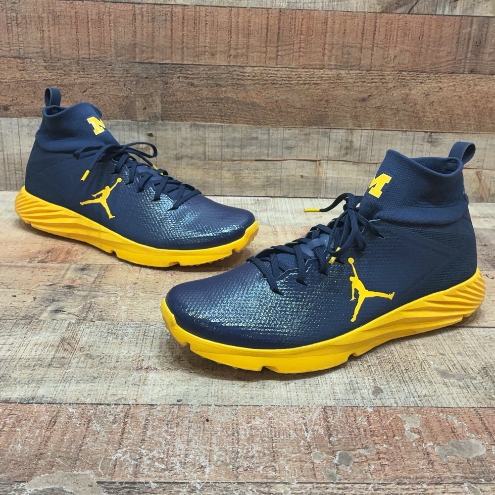 Michigan Wolverines Shoes Mens 14 untouchable Speed Turf 2 Football Nike Jordan